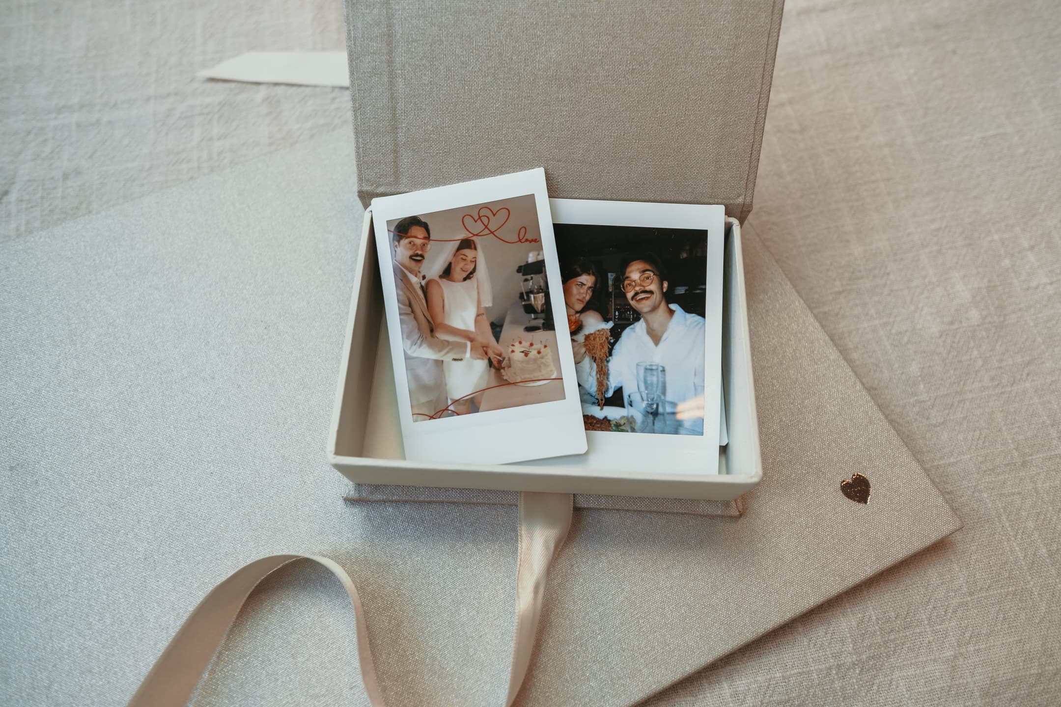 Bilde av BookBinders boks Pearl lustre med gullhjerte