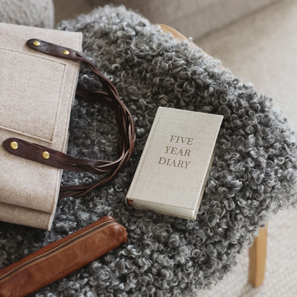 Bilde av Five Year Diary Pocket – Rough Linen